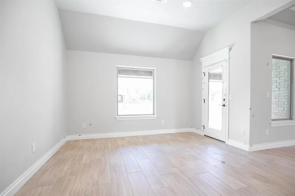 Photo 10 — 12501 Samara Drive, Oklahoma City, OK 73173