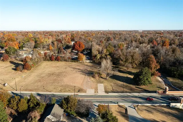 Photo 3 — 1031 W Lindsey Street, Norman, OK 73069