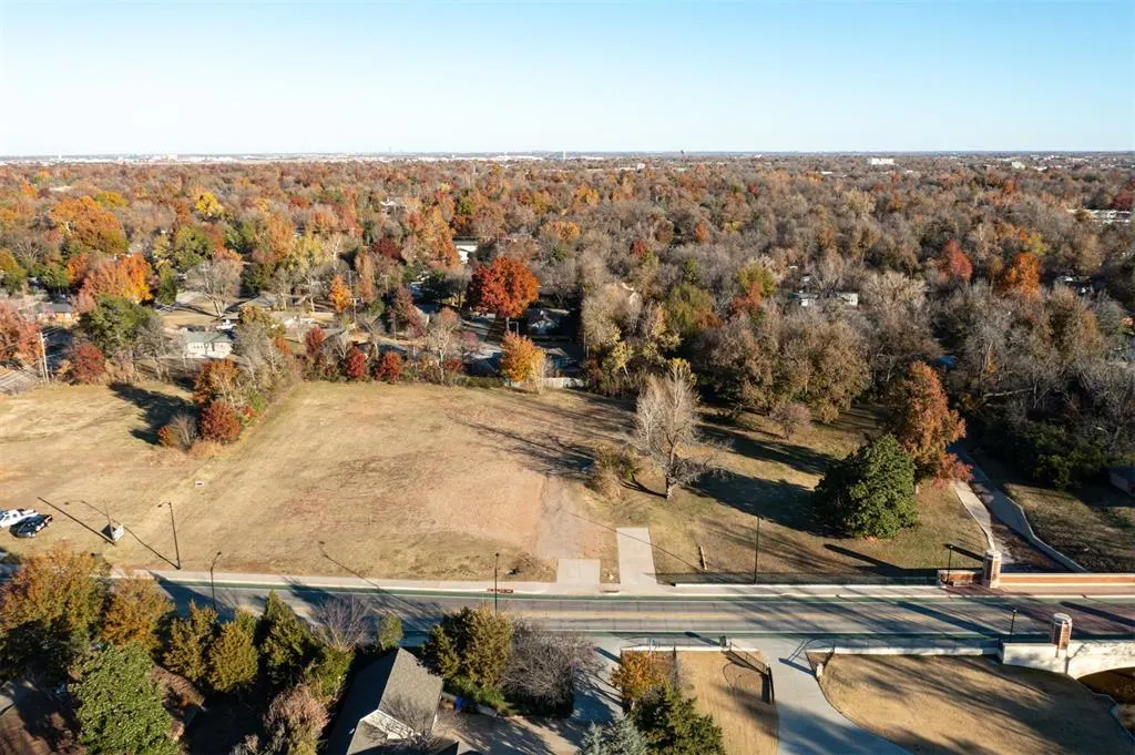 Photo 4 — 1031 W Lindsey Street, Norman, OK 73069