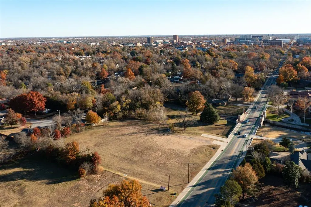 Photo 6 — 1031 W Lindsey Street, Norman, OK 73069