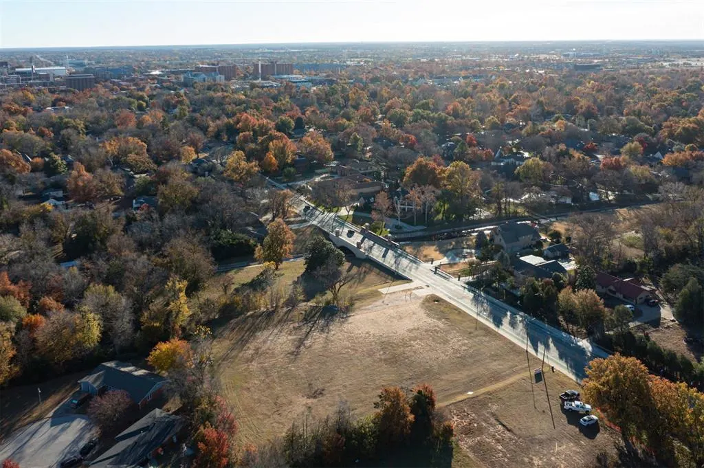 Photo 8 — 1031 W Lindsey Street, Norman, OK 73069