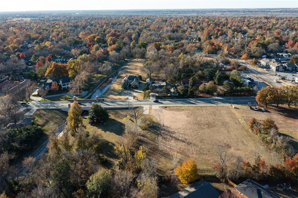 Photo 9 — 1031 W Lindsey Street, Norman, OK 73069