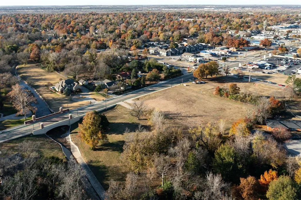 Photo 10 — 1031 W Lindsey Street, Norman, OK 73069