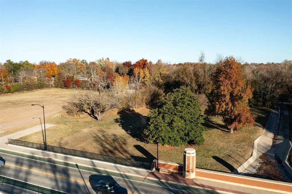 Photo 15 — 1031 W Lindsey Street, Norman, OK 73069