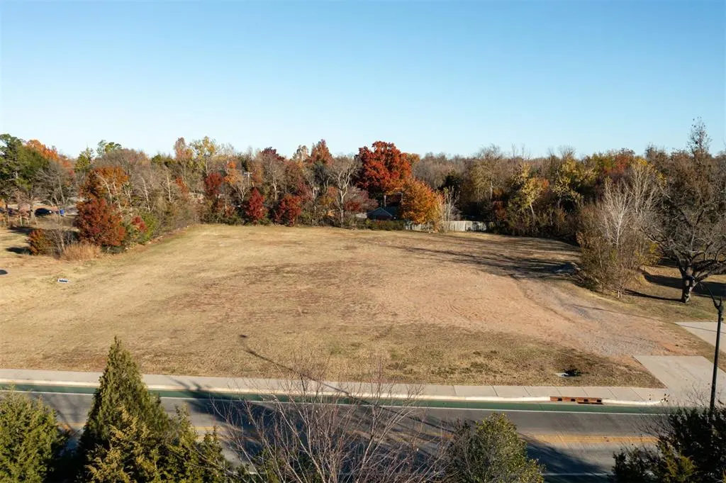 Photo 16 — 1031 W Lindsey Street, Norman, OK 73069