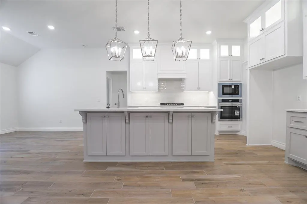 Photo 9 — 12601 Samara Drive, Moore, OK 73173