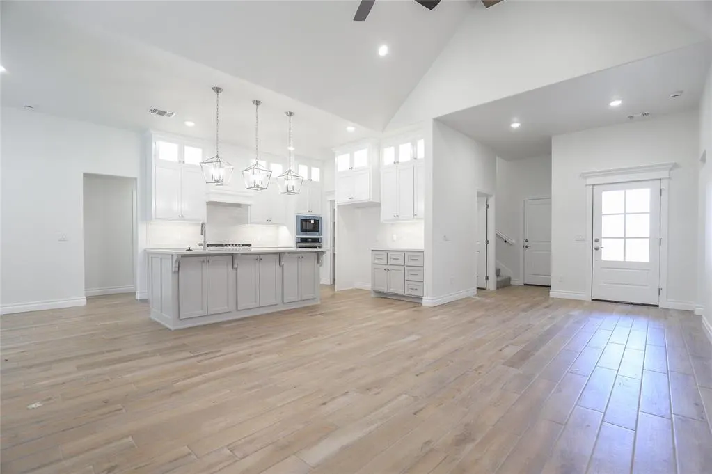 Photo 10 — 12601 Samara Drive, Moore, OK 73173