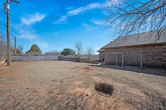 Photo 5 — 1519 Lexington Avenue, Clinton, OK 73601