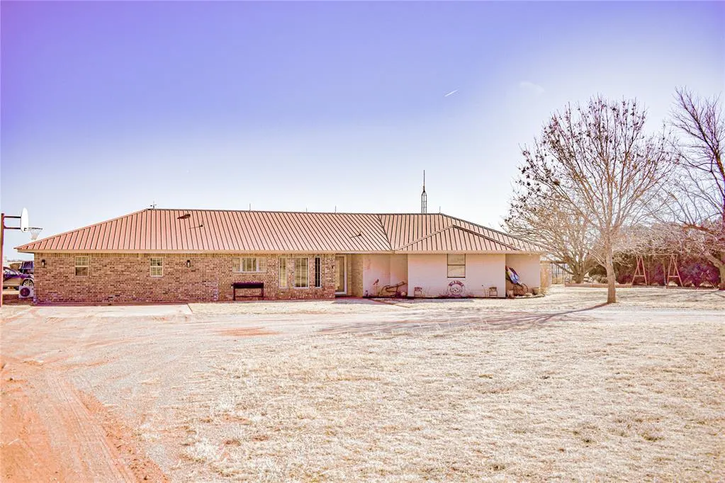 Front exterior — 10718 N 1980 Road, Elk City, OK 73644