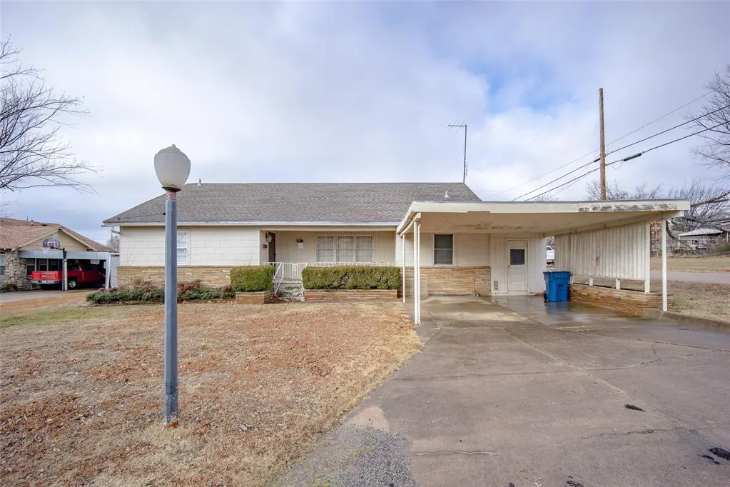 Photo 2 — 421 N Creek Avenue, Drumright, OK 74030