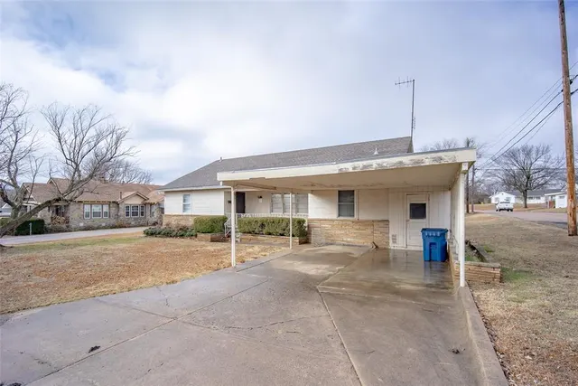 Photo 3 — 421 N Creek Avenue, Drumright, OK 74030