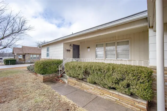 Photo 4 — 421 N Creek Avenue, Drumright, OK 74030