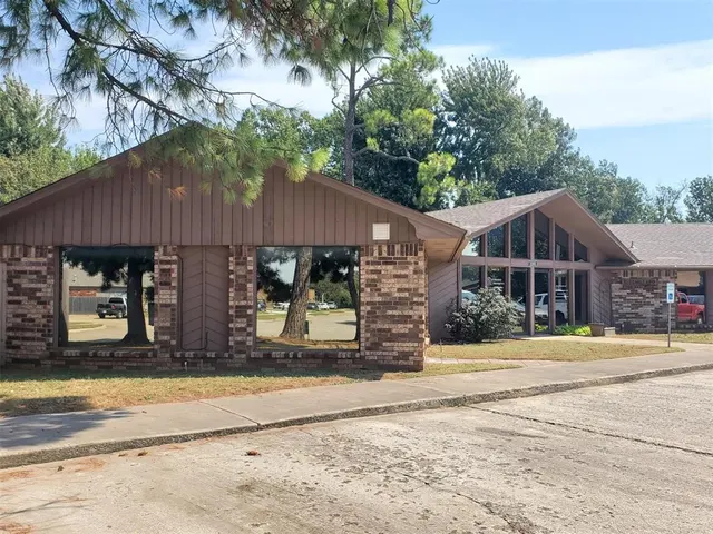 Photo 6 — 2202 Westpark Drive, Norman, OK 73069