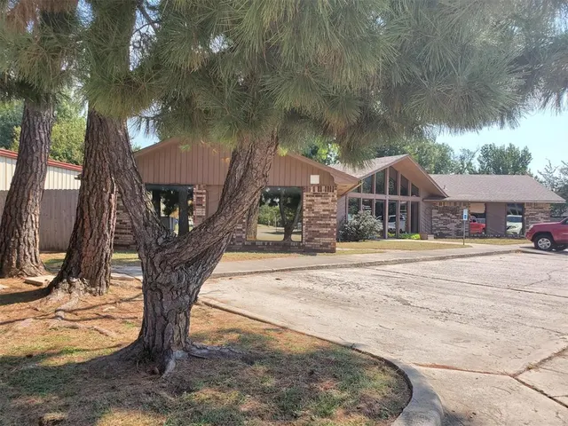 Photo 7 — 2202 Westpark Drive, Norman, OK 73069