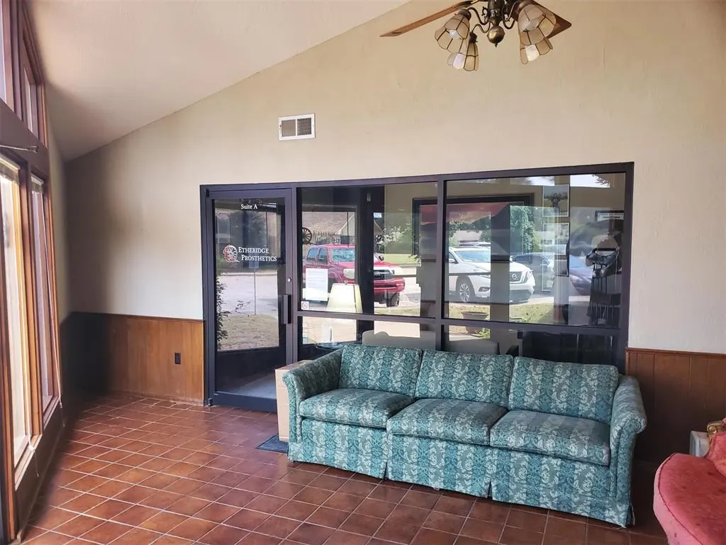 Photo 14 — 2202 Westpark Drive, Norman, OK 73069