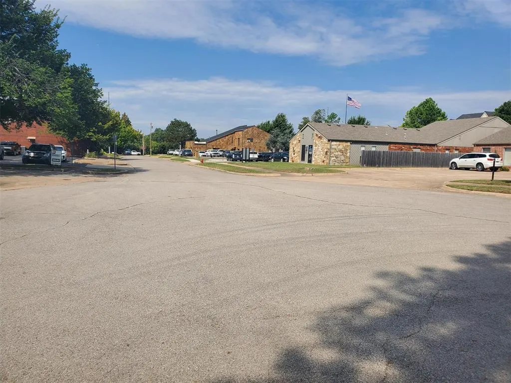 Photo 15 — 2202 Westpark Drive, Norman, OK 73069