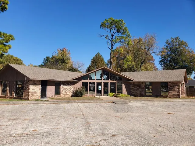 Photo 2 — 2202 Westpark Drive, Norman, OK 73069