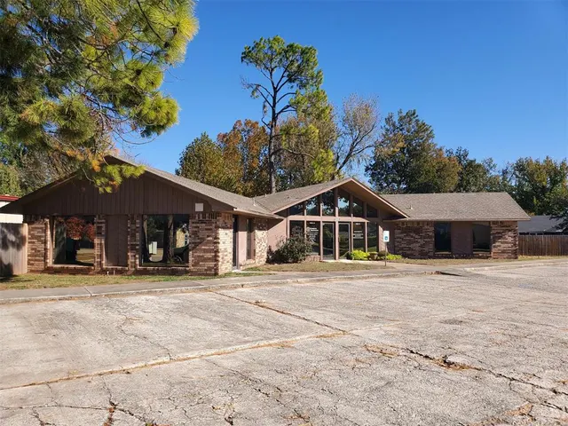 Photo 5 — 2202 Westpark Drive, Norman, OK 73069