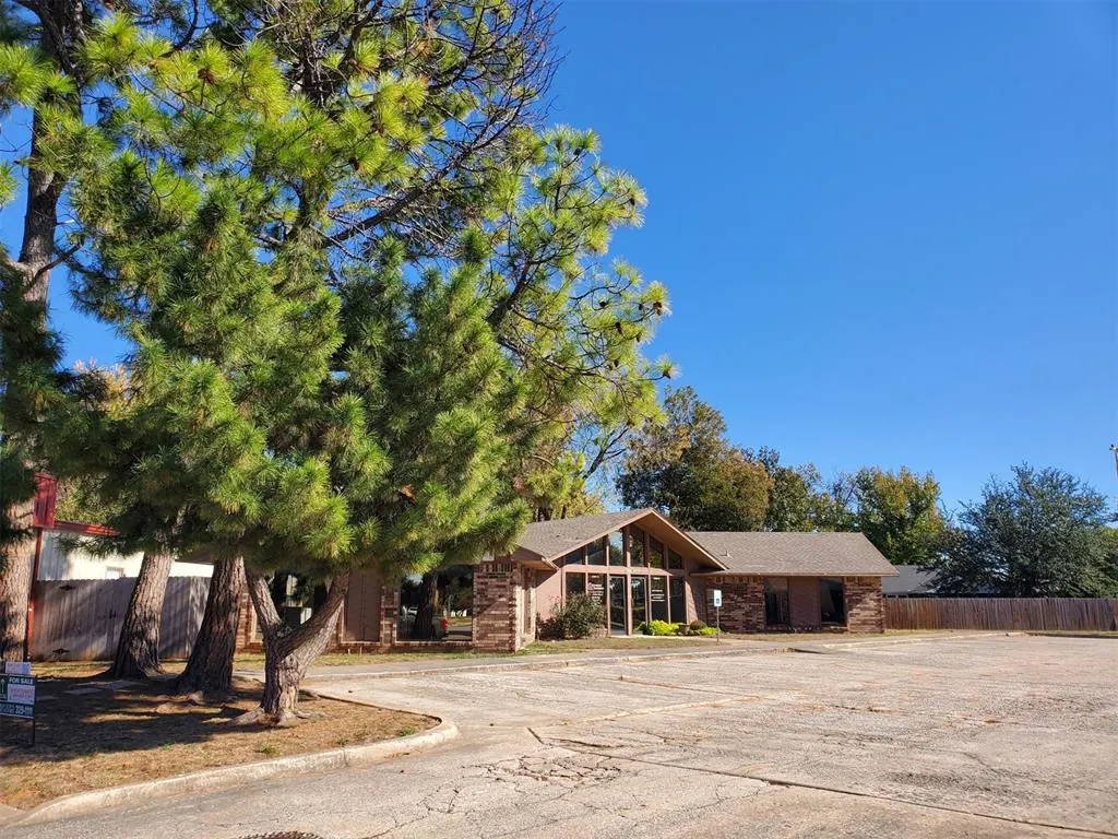 Photo 11 — 2202 Westpark Drive, Norman, OK 73069