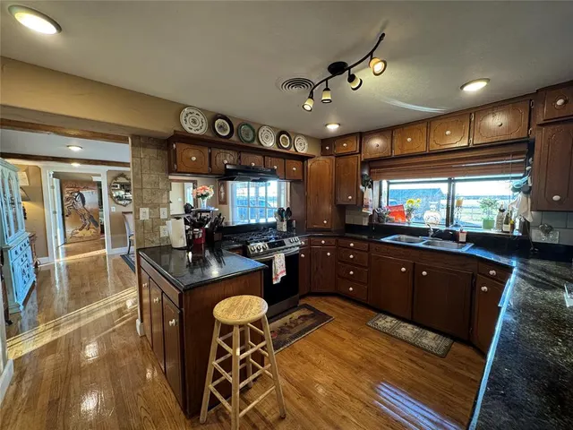 Photo 4 — 1932 E 2050 Road, Hugo, OK 74743