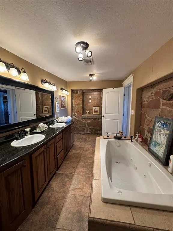 Photo 13 — 1932 E 2050 Road, Hugo, OK 74743