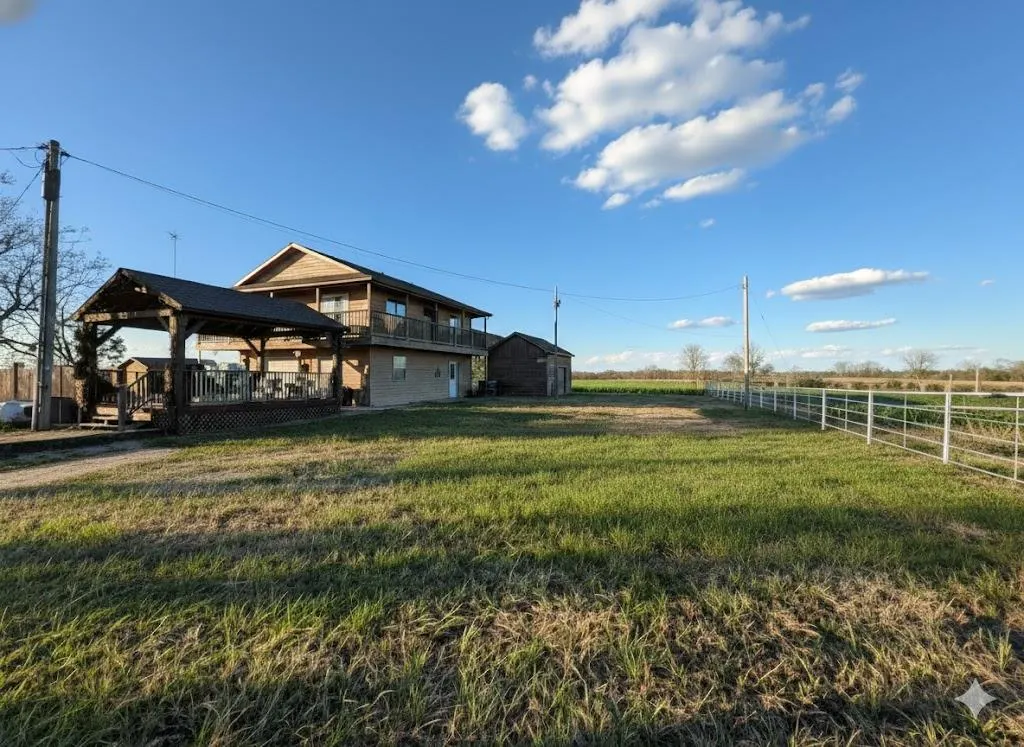 Photo 2 — 1932 E 2050 Road, Hugo, OK 74743