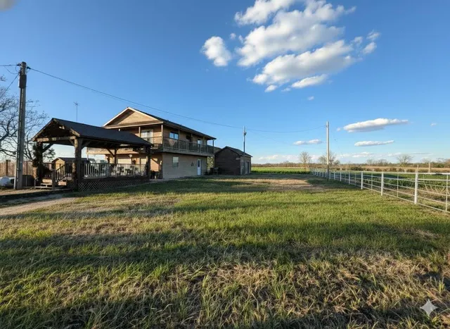 Photo 2 — 1932 E 2050 Road, Hugo, OK 74743