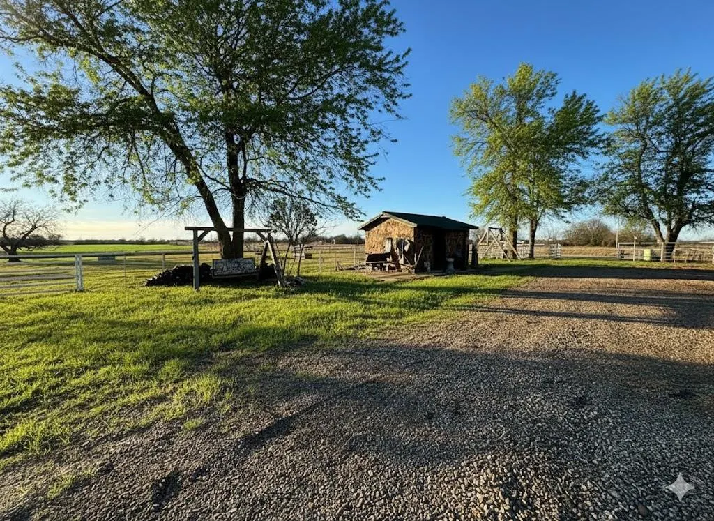 Photo 29 — 1932 E 2050 Road, Hugo, OK 74743