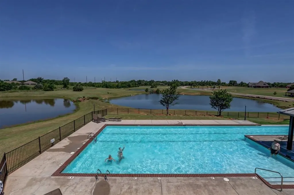 Photo 4 — 2008 Providence Drive, Norman, OK 73071