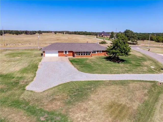 Photo 3 — 880035 S Carey Lane, Chandler, OK 74834