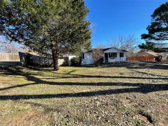 Photo 3 — 404 C Street, Seminole, OK 74868