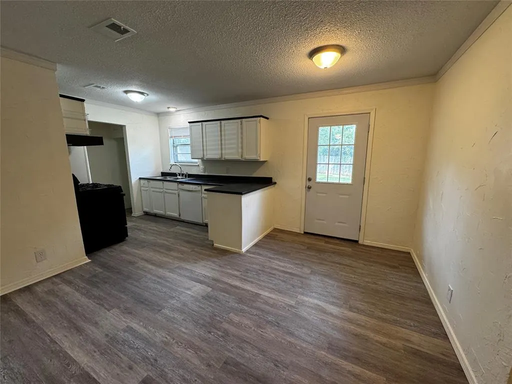 Photo 5 — 404 C Street, Seminole, OK 74868