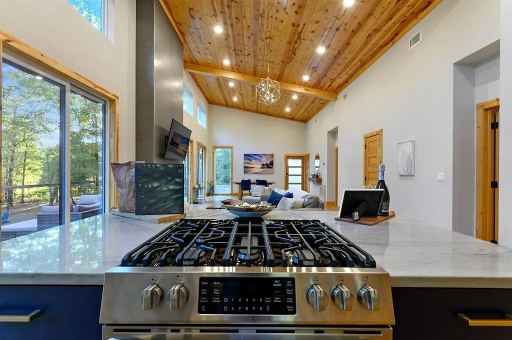 Photo 11 — 639 Woodland Hills Trail, Broken Bow, OK 74728