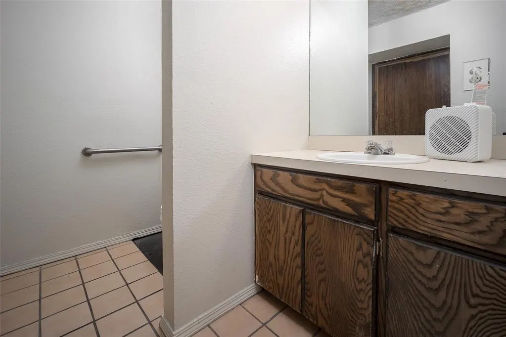 Photo 8 — 824 SE 29th Street, Oklahoma City, OK 73129