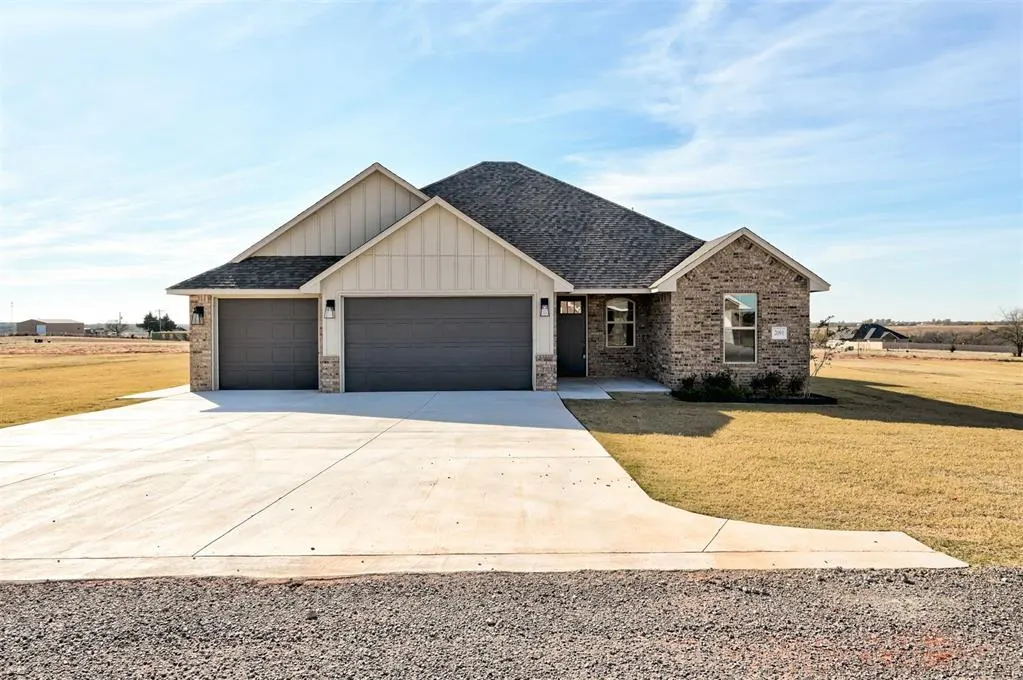 Photo 2 — 2091 Cash Court, Blanchard, OK 73010