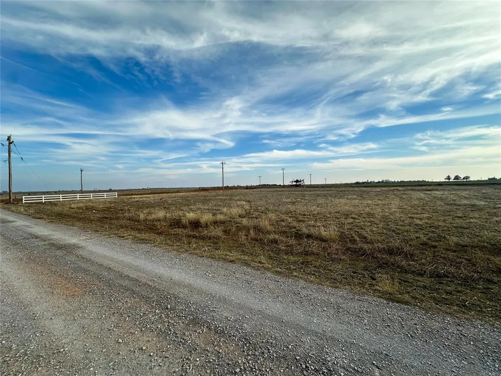 Photo 5 — 3 N Hydro Hills Road, Hydro, OK 73048