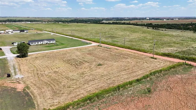 Photo 3 — 5 W Hydro Hills Road, Hydro, OK 73048