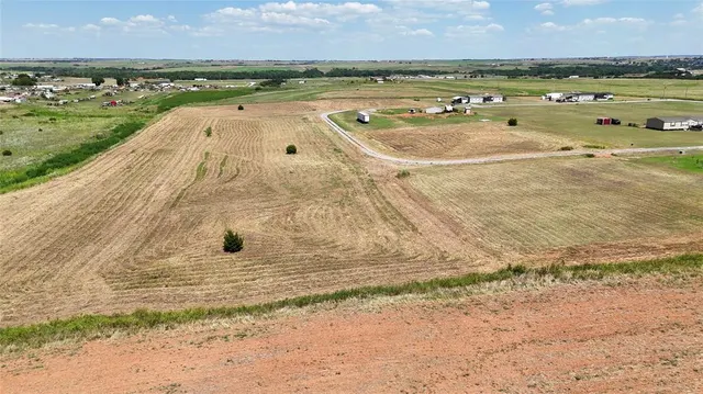 Photo 4 — 5 W Hydro Hills Road, Hydro, OK 73048