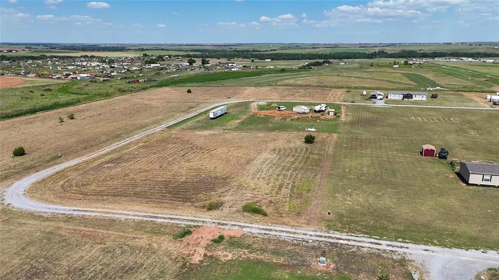 Photo 5 — 5 W Hydro Hills Road, Hydro, OK 73048