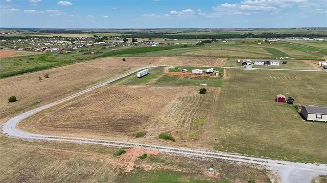 Photo 5 — 5 W Hydro Hills Road, Hydro, OK 73048