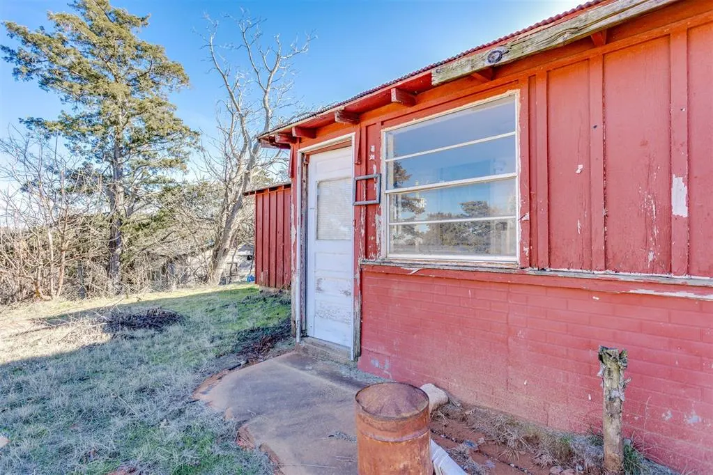 Photo 2 — 21731 E Fifth Street, Hinton, OK 73047