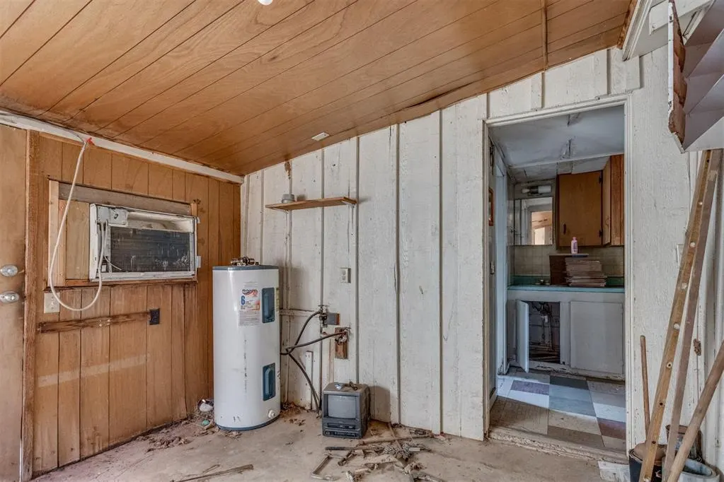 Photo 10 — 21731 E Fifth Street, Hinton, OK 73047