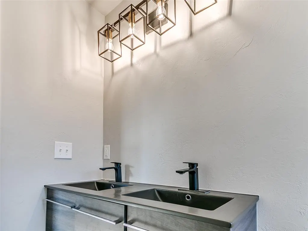 Photo 28 — 2208 NW 28th Street, Oklahoma City, OK 73107