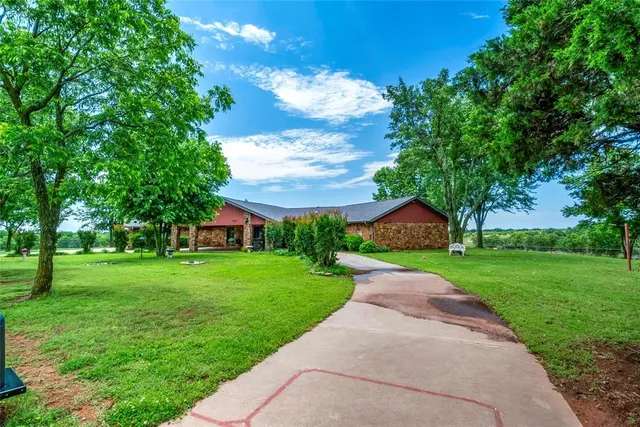 Photo 2 — 1901 E 15th Street, Chandler, OK 74834
