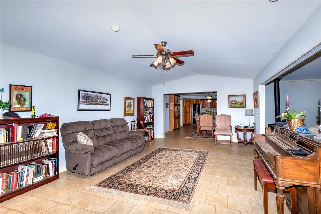 Photo 4 — 1901 E 15th Street, Chandler, OK 74834