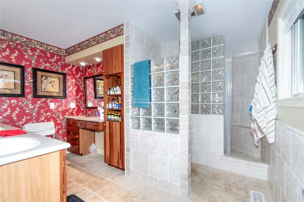 Photo 15 — 1901 E 15th Street, Chandler, OK 74834