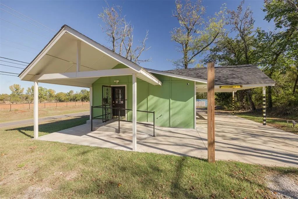 Front exterior — 614 W Main Street, Jones, OK 73049