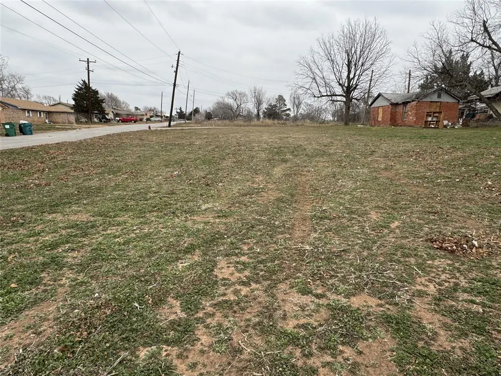 Photo 3 — 429 N Kern Avenue, Mangum, OK 73554