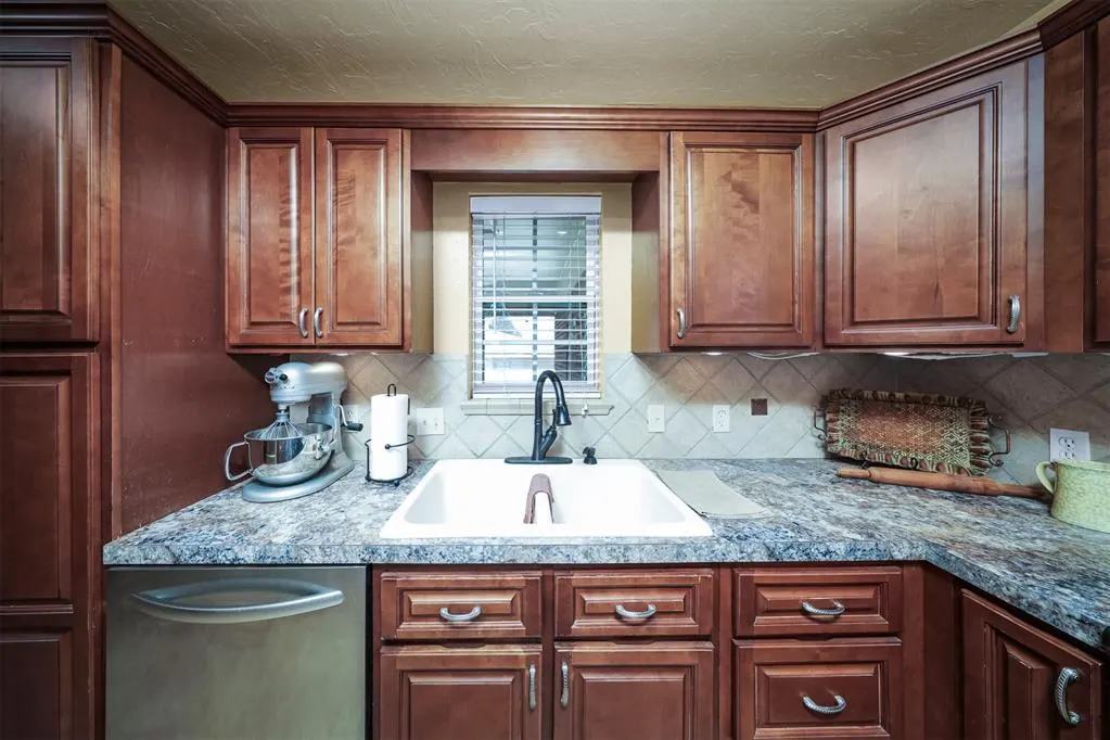 Photo 13 — 404 N Bryan Avenue, Mangum, OK 73554