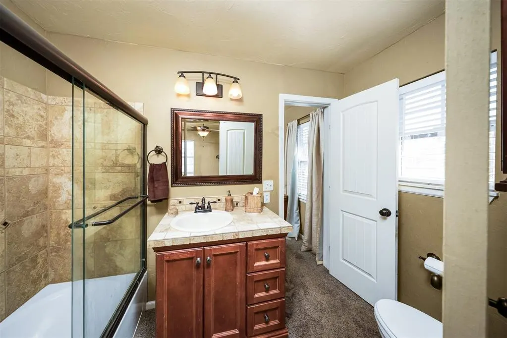 Photo 18 — 404 N Bryan Avenue, Mangum, OK 73554